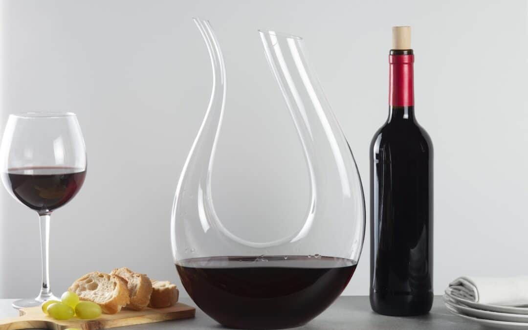 Carafer ou décanter : faut-il vraiment aérer son vin ?